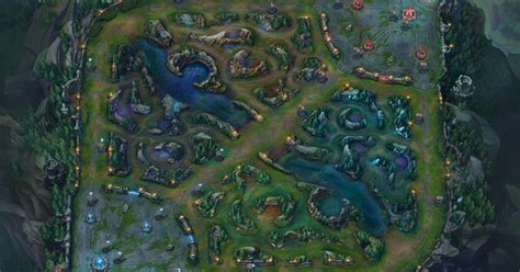 Mastering Summoner's Rift: League of Legends map guide