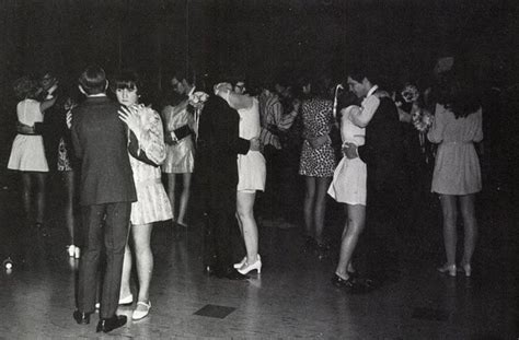 Amazing Candid Photographs Capture Teenagers Dancing at the High School Dance From the 1970s ...