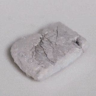 A Timelapse of Pure Sodium reacting with Oxygen in Ambient Air : educationalgifs