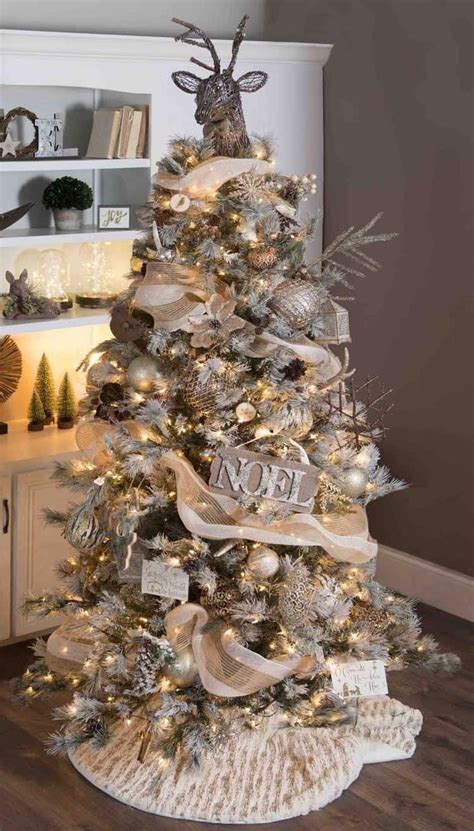 40+ Christmas Tree Decorating Ideas & Inspiration - Brighter Craft