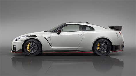 Yikes, it's a new, lighter Nissan GT-R Nismo | Top Gear