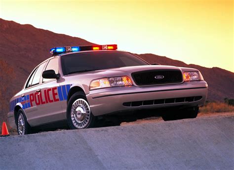 Ford Crown Victoria Police Interceptor 2024 - Trix Alameda