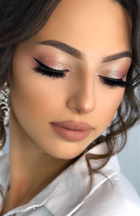 Beautiful Makeup Ideas That Are Absolutely Worth Copying : pink and black & white eyeliner