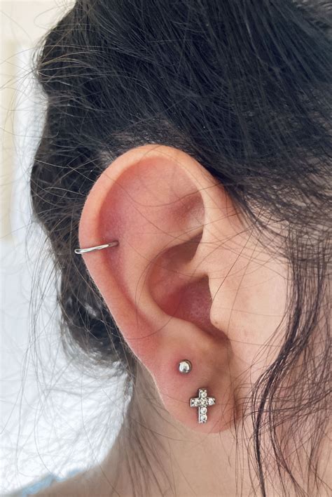 Double stacked earlobe and Helix piercings in 2020 | Helix piercing, Helix piercing stud, Piercings