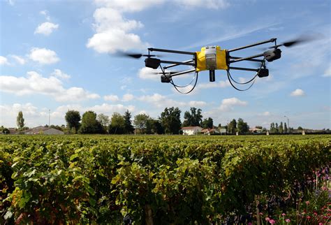 5 Ways Agricultural Drones Are Revolutionizing Farming Technology