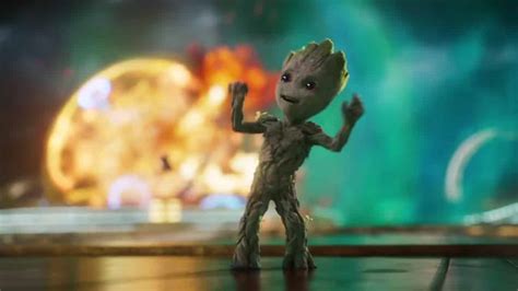 James Gunn balla come Baby Groot per Guardiani della Galassia Vol. 2