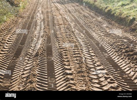 Tyre marks road hi-res stock photography and images - Alamy