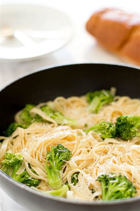 Easy Fettuccine Alfredo With Broccoli