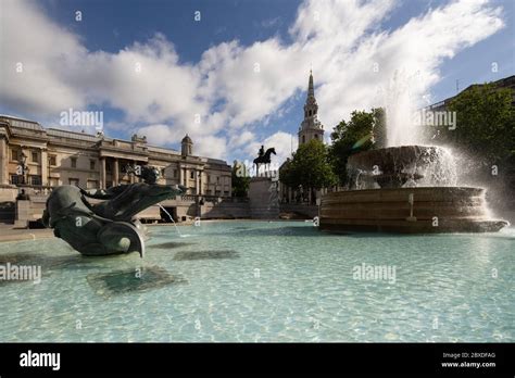 Fountains of Trafalgar Square Stock Photo - Alamy