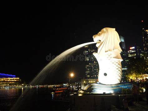 Merlion Statue at Merlion Park beside Marina Bay at Night. Editorial Stock Photo - Image of ...