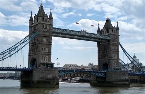 Tower Bridge - One of Londons most famous and stunning landmarks — Hive