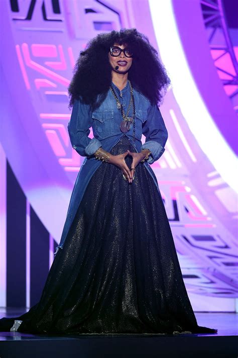 The Erykah Badu Look Book | Erykah badu style, Eclectic fashion, Fashion