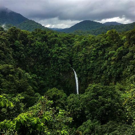 La Fortuna Waterfall in La Fortuna, Costa Rica. : r/Tropical