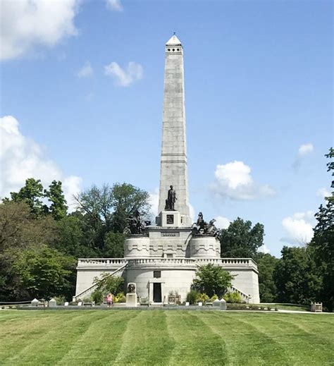 Visiting Lincoln's Tomb | Love, Laughter, and Luggage