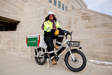 Bike courier pedals documents while peddling benefits of sustainability: IU News