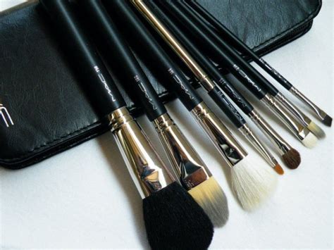 MAC, Bobbi Brown Brush Sets and tools : MAC Professional make up 8 pcs Brush Set w/ Leather Pouch