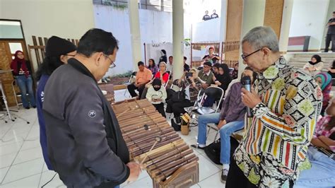 Workshop Angklung Centre 101 : Pengenalan Musik Alunan Rumpun Bambu ...