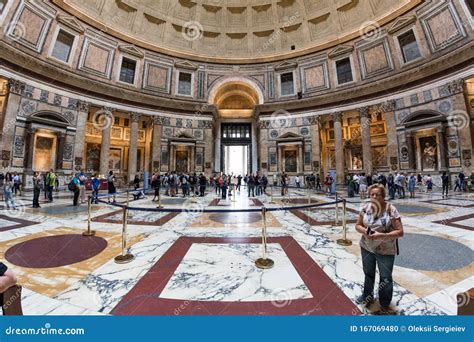 Pantheon Interior Description