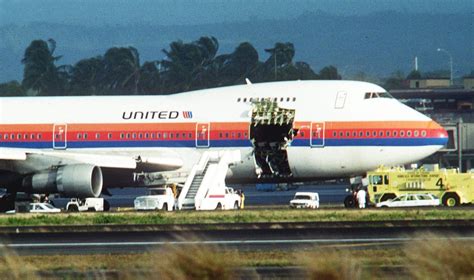 United Airlines Flight 811 (Boeing 747) landing safely at Honolulu International Airport after ...