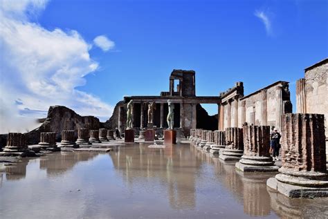 Exploring the Ruins of Pompeii Italy — Tasting Page