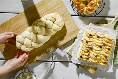 Yeast dough for Eastern baking | Pictures of food • Foodiesfeed • Food ...