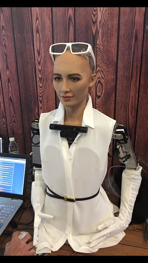 Meet Saudi Arabia's Newest Citizen – Sophia the Robot | Electronics360