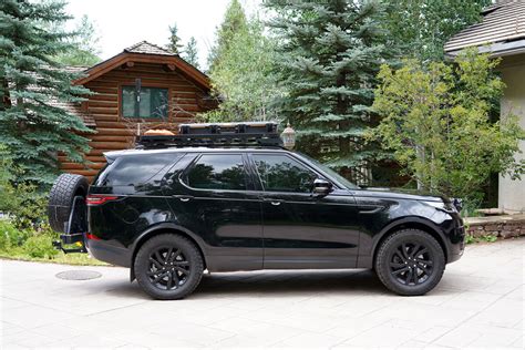 2017 Land Rover Discovery - Luxurious Off-roader Disguised as a Mall Crawler