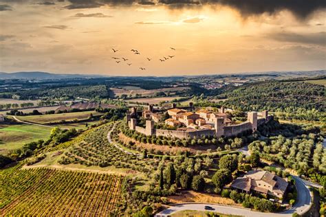 The 7 Best Italy Bike Tours Through Wine Country