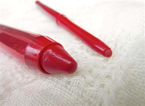 Knots and Ruffles: Perfect Drugstore Red Lip Combo!