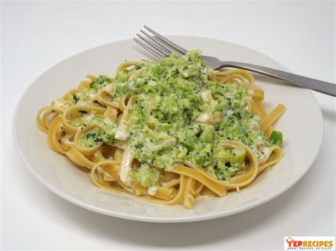 Easy Broccoli Fettuccine Alfredo Recipe | YepRecipes