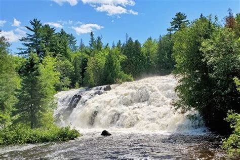 10+ Best Upper Peninsula Michigan waterfalls! + map 🌳 UP Michigan road ...