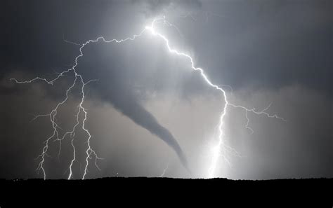 Craziest storm-chaser photos of tornado season - CBS News