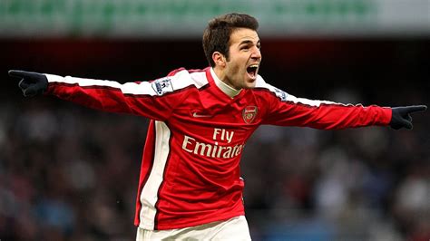 Arsenal fans tear down Cesc Fabregas banner at Emirates Stadium - Eurosport