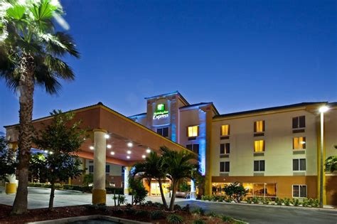 HOLIDAY INN EXPRESS® & SUITES COCOA BEACH - Cocoa Beach FL 5575 North Atlantic 32931