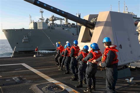 DVIDS - Images - USS Truxtun conducts a replenishment-at-sea [Image 3 of 4]