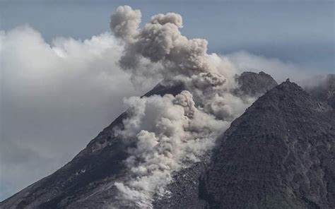 GUNUNG MERAPI MELETUS - SAHIH