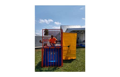 Collapsible Dunking Booth | Mr. Bounce Inflatable Rentals