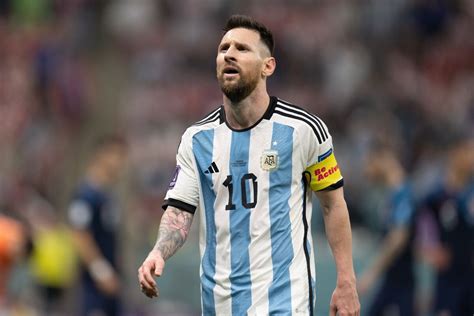 Argentina Messi Jerseys in Low Supply Ahead of World Cup Final With France - Bloomberg