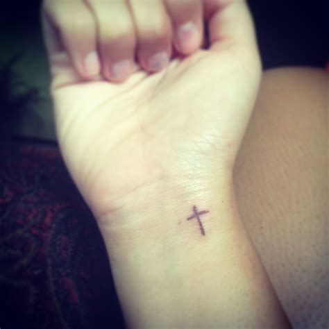 Cross Tattoo On Wrist Male - alyssonfe