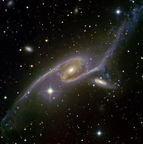 NGC 6872, the largest known spiral galaxy Galaxy Ngc, Cosmos, Astronomy Pictures, Inka, Spiral ...