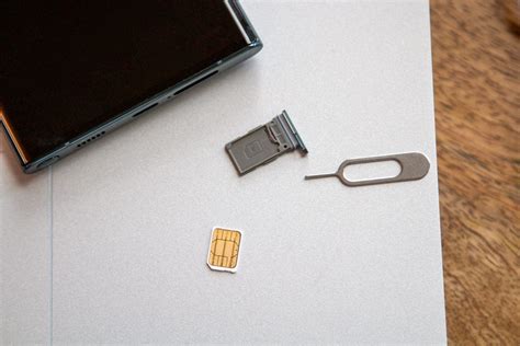 How to Insert and Remove a SIM Card on a Samsung Galaxy S22 – Navhow