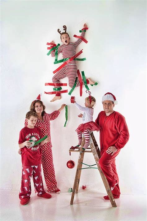 25 more cute Family Christmas picture ideas