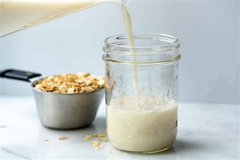 How to Make Homemade Oat Milk