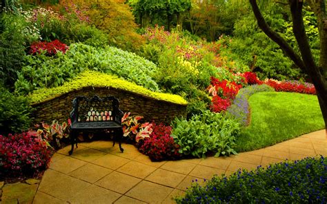 Spring Serenity: A Vibrant Garden HD Wallpaper