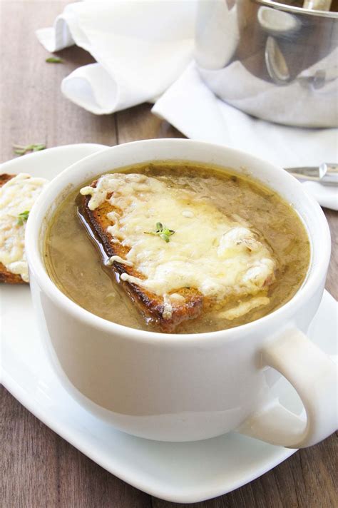 CLASSIC FRENCH ONION SOUP WITH CHEESY CROUTES | GARLIC MATTERS