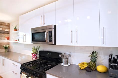 Bright Glossy White Flat Kitchen Cabinets T30 - DKBC-Discount Kitchen & Bath Cabinets