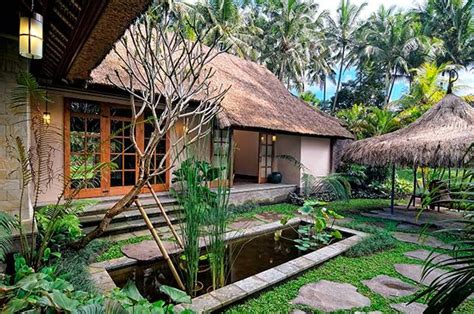 ruma tropis dengan kolam ikan | Desain rumah desa, Rumah tropis ...