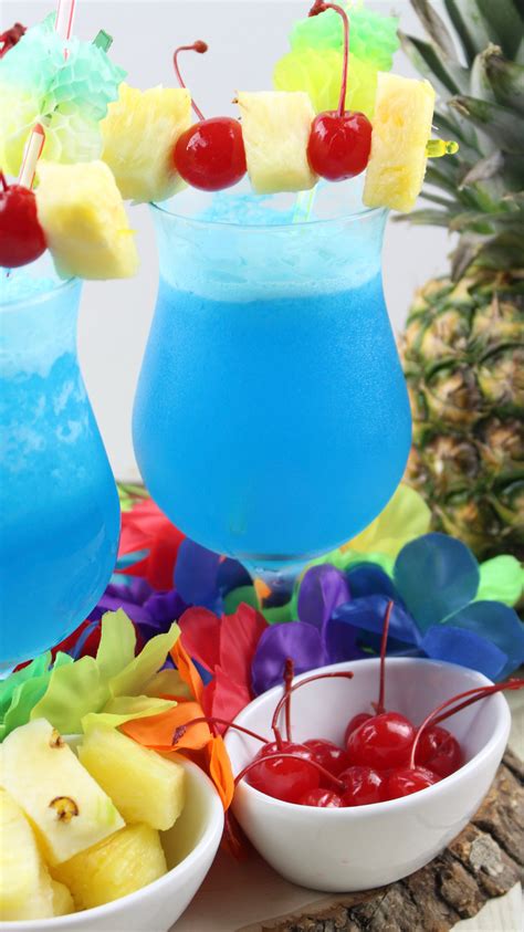 Blue Hawaiian Cocktail! - My Incredible Recipes