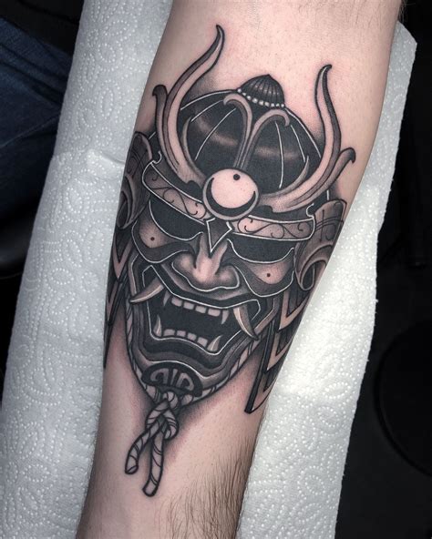 Samurai mask tattoo | Samurai mask tattoo, Mask tattoo, Hand tattoos