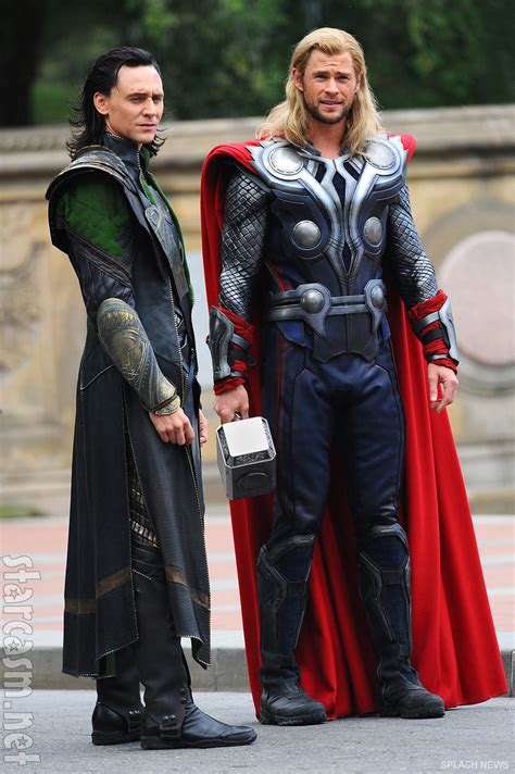 PHOTO Thor hangs out with Loki on the set of The Avengers in Central Park – Starcasm